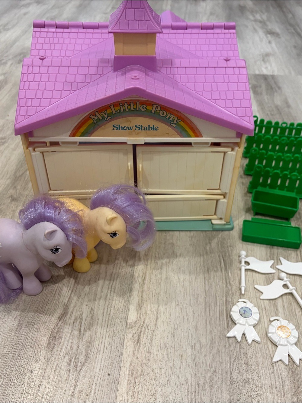 Vintage MLP My Little Pony 1983 Stable with accessories